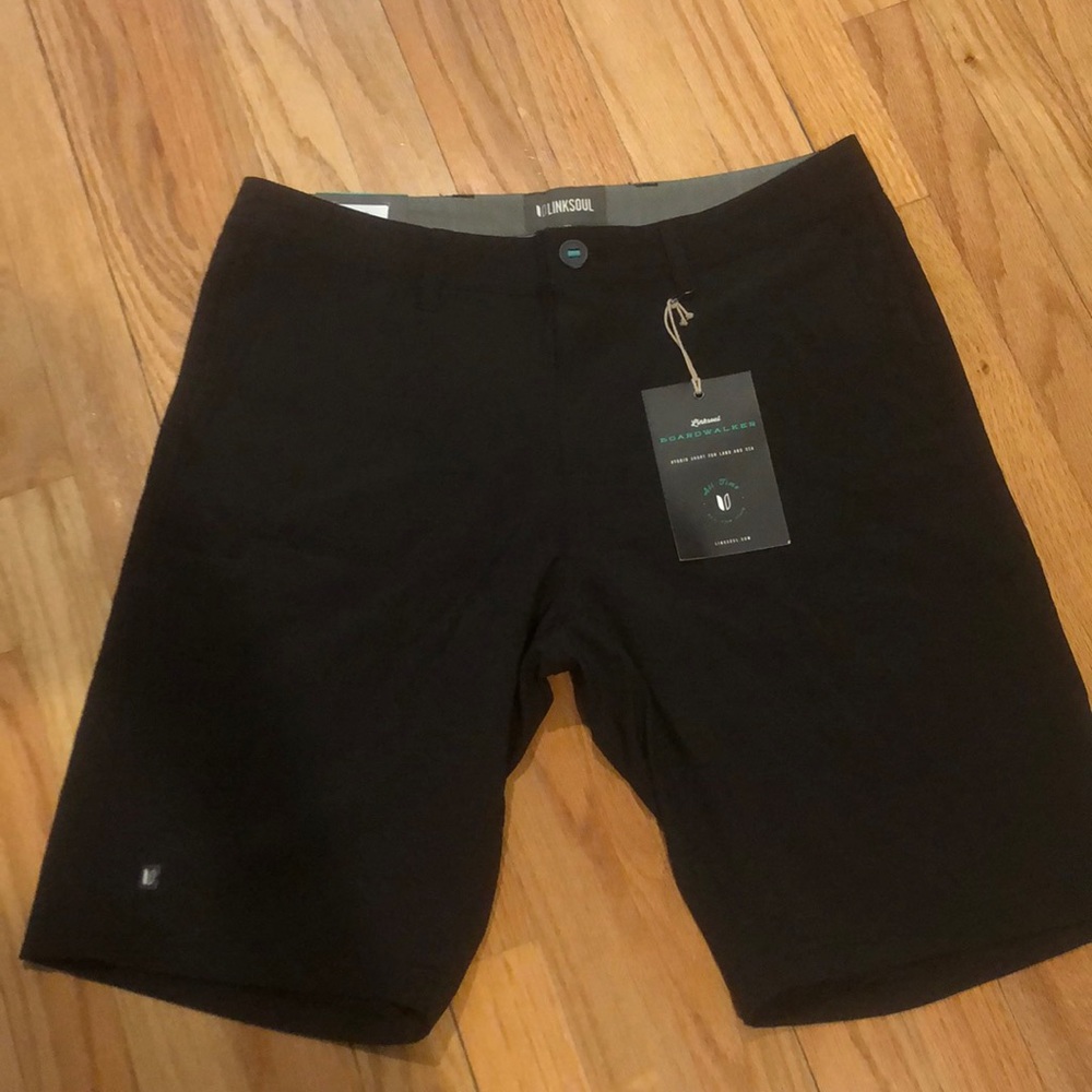 Men’s golf shorts